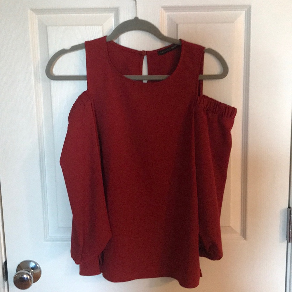 Harlow & Graham red cold shoulder top